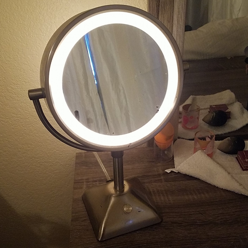 Portable mirror